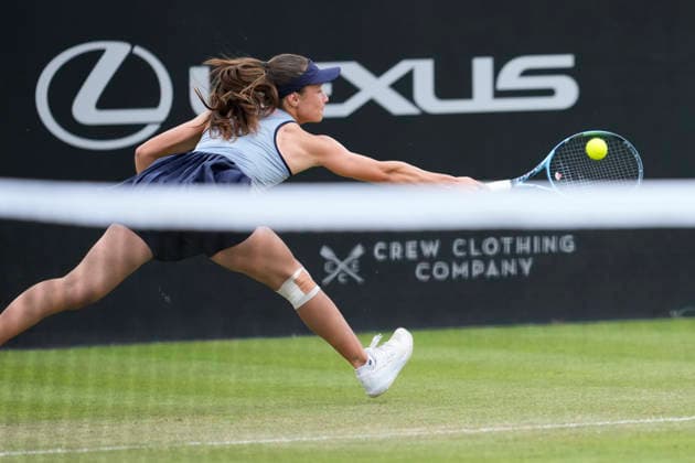 Lexus Nottingham Open - Day Two Zeynep Sonmez of Turkey competes during her Round of 32 singles match at the 2026 Lexus Nottingham Open Women s tennis tournament at the Nottingham Tennis Centre in Nottingham, England, on June 16, 2026. Nottingham Great Britain United Kingdom  Copyright: xOwenxHammondx originalFilename:hammond-notitle260616_npof8.jpg