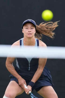 Lexus Nottingham Open - Day Two Zeynep Sonmez of Turkey competes during her Round of 32 singles match at the 2026 Lexus Nottingham Open Women s tennis tournament at the Nottingham Tennis Centre in Nottingham, England, on June 16, 2026. Nottingham Great Britain United Kingdom  Copyright: xOwenxHammondx originalFilename:hammond-notitle260616_npSuI.jpg