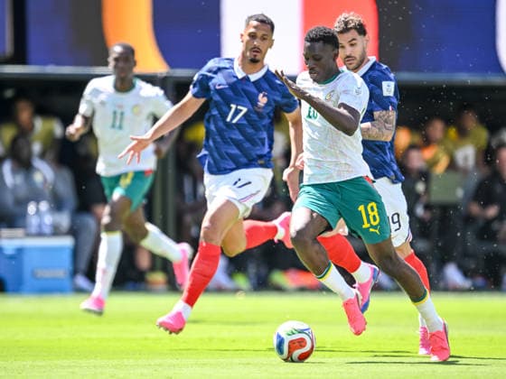William Saliba (France) and Ismaila Sarr (Senegal) battle for the ball during the FIFA World Cup, WM, Weltmeisterschaft, Fussball 2026 Group I match between France and Senegal at New York New Jersey Stadium on June 16, 2026 in East Rutherford, United States. (Photo by Harry Langer DeFodi Images) -