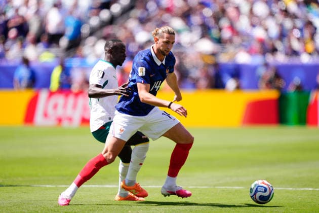 France v Senegal - FIFA World Cup, WM, Weltmeisterschaft, Fussball 2026 - Group I NEW JERSEY, UNITED STATES - JUNE 16: Adrien Rabiot (R) of France and Sadio Mane (L) of Senegal compete for the ball 2026 FIFA World Cup First Stage Group I match between France and Senegal at MetLife (New Jersey Stadium) in East Rutherford, New Jersey, United States on June 16, 2026. Jose Hernandez Anadolu New Jersey United States. Editorial use only. Please get in touch for any other usage.  Copyright: x2026xAnadoluxJosexHernandezx