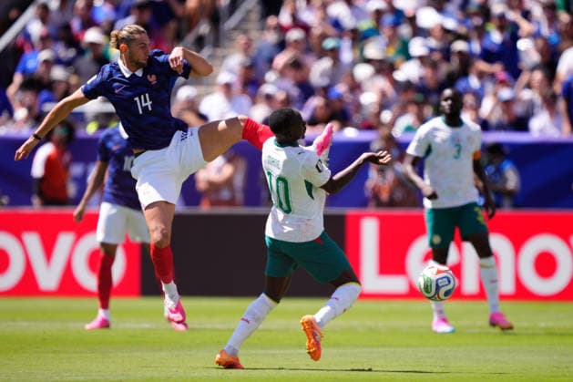 France v Senegal - FIFA World Cup, WM, Weltmeisterschaft, Fussball 2026 - Group I NEW JERSEY, UNITED STATES - JUNE 16: Adrien Rabiot (14) of France and Sadio Mane (10) of Senegal compete for the ball 2026 FIFA World Cup First Stage Group I match between France and Senegal at MetLife (New Jersey Stadium) in East Rutherford, New Jersey, United States on June 16, 2026. Jose Hernandez Anadolu New Jersey United States. Editorial use only. Please get in touch for any other usage.  Copyright: x2026xAnadoluxJosexHernandezx