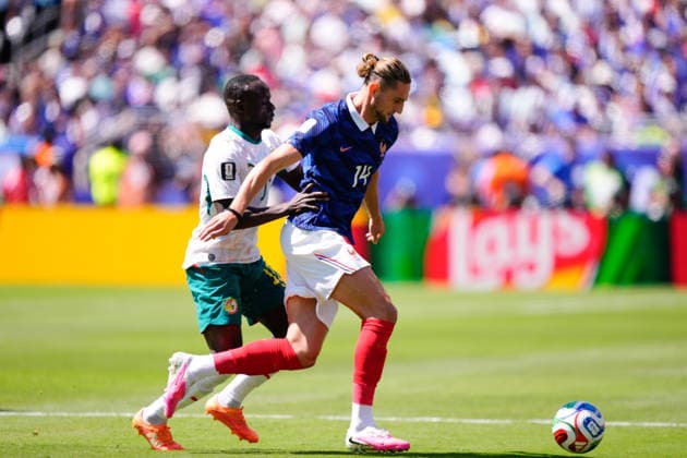 France v Senegal - FIFA World Cup, WM, Weltmeisterschaft, Fussball 2026 - Group I NEW JERSEY, UNITED STATES - JUNE 16: Adrien Rabiot (14) of France and Sadio Mane (L) of Senegal compete for the ball 2026 FIFA World Cup First Stage Group I match between France and Senegal at MetLife (New Jersey Stadium) in East Rutherford, New Jersey, United States on June 16, 2026. Jose Hernandez Anadolu New Jersey United States. Editorial use only. Please get in touch for any other usage.  Copyright: x2026xAnadoluxJosexHernandezx