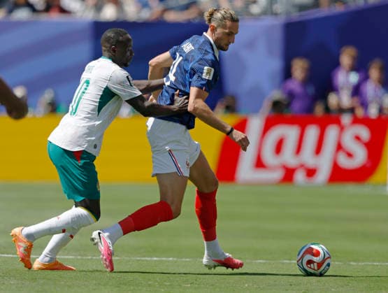 Adrien Rabiot of France (14) and Senegal s Sadio Mane battle for the ball during the first half of their FIFA World Cup, WM, Weltmeisterschaft, Fussball match at MetLife Stadium in East Rutherford, New Jersey, on Tuesday, June 16, 2026.  NYP20260616904 JOHNxANGELILLO