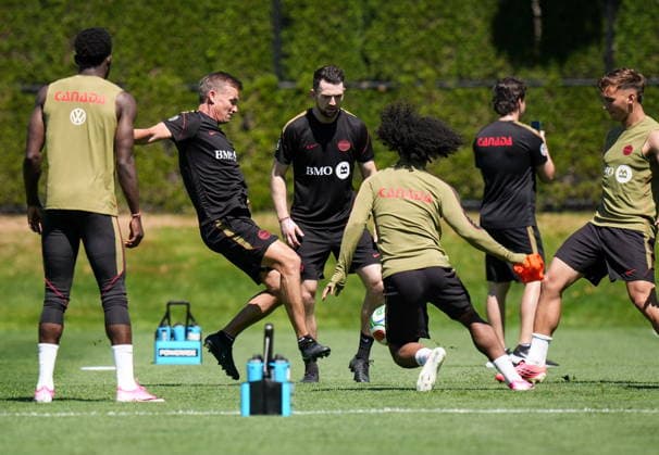 June 16, 2026, Vancouver, Bc, CANADA: Canada head coach Jesse Marsch, back left, kicks a ball during a FIFA World Cup, WM, Weltmeisterschaft, Fussball soccer training session, in Vancouver, on Tuesday, June 16, 2026. Canada News - June 16, 2026  - ZUMAc35_ 20260616_zaf_c35_099 Copyright: xDarrylxDyckx