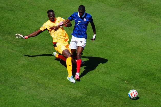 Edouard Mendy of Senegal clears ahead of Ousmane DembÃ lÃ of France France v Senegal, 2026 FIFA World Cup, WM, Weltmeisterschaft, Fussball Group I, Football, New York New Jersey Stadium, East Rutherford, New Jersey, USA - 16 Jun 2026East Rutherford New York New Jersey Stadium New Jersey (NJ) United States of America EDITORIAL USE ONLY No use with unauthorised audio, video, data, fixture lists, club league logos or live services. Online in-match use limited to 120 images, no video emulation. No use in betting, games or single club league player publications.  Copyright: xJavierxGarcia Shutterstockx 16928918aj