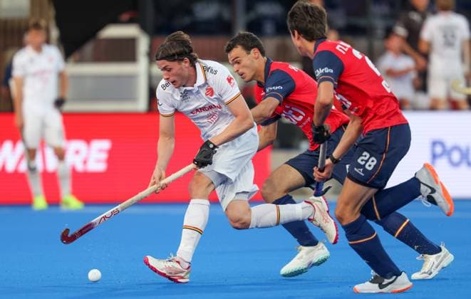 Belgium s Arno Van Dessel and Spain s Xavier Gispert fight for the ball during a hockey game between Belgian national team, Nationalteam Red Lions and Spain, Tuesday 16 June 2026 in Wavre, match 10 16 in the group stage of the men s FIH Pro League competition. VIRGINIExLEFOUR  x177876891x