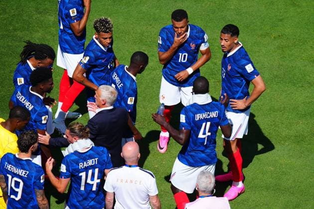 France players during the hydration break France v Senegal, 2026 FIFA World Cup, WM, Weltmeisterschaft, Fussball Group I, Football, New York New Jersey Stadium, East Rutherford, New Jersey, USA - 16 Jun 2026East Rutherford New York New Jersey Stadium New Jersey (NJ) United States of America EDITORIAL USE ONLY No use with unauthorised audio, video, data, fixture lists, club league logos or live services. Online in-match use limited to 120 images, no video emulation. No use in betting, games or single club league player publications.  Copyright: xJavierxGarcia Shutterstockx 16928918am