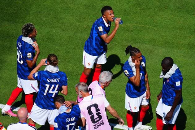 France players during the hydration break France v Senegal, 2026 FIFA World Cup, WM, Weltmeisterschaft, Fussball Group I, Football, New York New Jersey Stadium, East Rutherford, New Jersey, USA - 16 Jun 2026East Rutherford New York New Jersey Stadium New Jersey (NJ) United States of America EDITORIAL USE ONLY No use with unauthorised audio, video, data, fixture lists, club league logos or live services. Online in-match use limited to 120 images, no video emulation. No use in betting, games or single club league player publications.  Copyright: xJavierxGarcia Shutterstockx 16928918an
