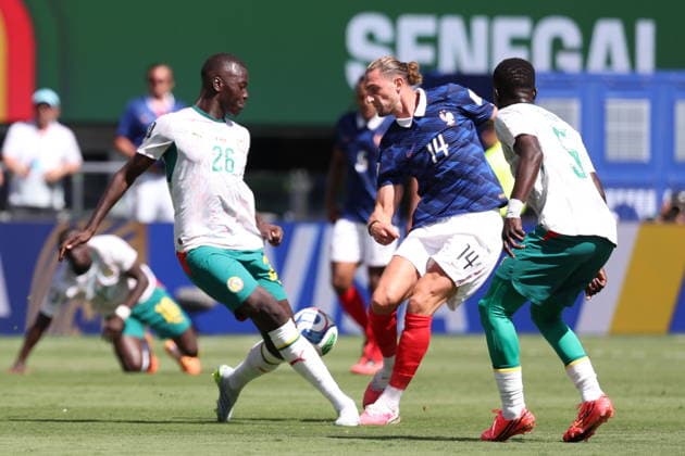 FIFA World Cup, WM, Weltmeisterschaft, Fussball 2026 - Group I - France vs Senegal Adrien Rabiot (C) of France in action against Pape Gueye (L) of Senegal during the FIFA World Cup 2026 group stage match France against Senegal, in New Jersey, USA, 16 June 2026. NEW JERSEY United States  Copyright: xSARAHxYENESELx