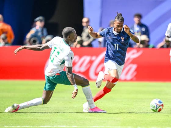 Nicolas Jackson (Senegal) and Michael Olise (France) battle for the ball during the FIFA World Cup, WM, Weltmeisterschaft, Fussball 2026 Group I match between France and Senegal at New York New Jersey Stadium on June 16, 2026 in East Rutherford, United States. (Photo by Harry Langer DeFodi Images) -