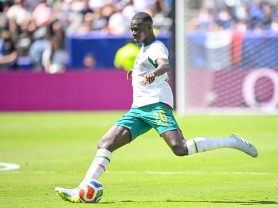 Pape Gueye (Senegal) controls the Ball during the FIFA World Cup, WM, Weltmeisterschaft, Fussball 2026 Group I match between France and Senegal at New York New Jersey Stadium on June 16, 2026 in East Rutherford, United States. (Photo by Harry Langer DeFodi Images) -