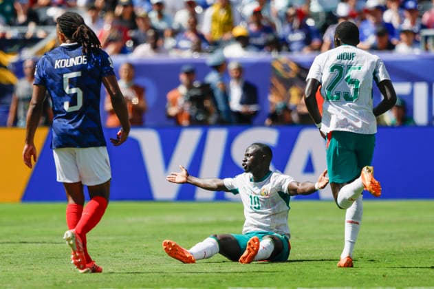 Senegal s Sadio Mane appeals for a foul against France in the first half of their FIFA World Cup, WM, Weltmeisterschaft, Fussball match at MetLife Stadium in East Rutherford, New Jersey, on Tuesday, June 16, 2026.  NYP20260616923 JOHNxANGELILLO