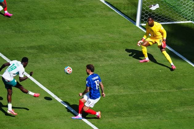 IsmaÃ¯la Sarr of Senegal misses a good chance France v Senegal, 2026 FIFA World Cup, WM, Weltmeisterschaft, Fussball Group I, Football, New York New Jersey Stadium, East Rutherford, New Jersey, USA - 16 Jun 2026East Rutherford New York New Jersey Stadium New Jersey (NJ) United States of America EDITORIAL USE ONLY No use with unauthorised audio, video, data, fixture lists, club league logos or live services. Online in-match use limited to 120 images, no video emulation. No use in betting, games or single club league player publications.  Copyright: xJavierxGarcia Shutterstockx 16928918ba
