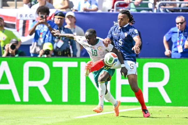 Sadio Mane (Senegal) and Jules Kounde (France) battle for the ball during the FIFA World Cup, WM, Weltmeisterschaft, Fussball 2026 Group I match between France and Senegal at New York New Jersey Stadium on June 16, 2026 in East Rutherford, United States. (Photo by Harry Langer DeFodi Images) -