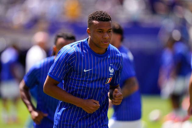 France v Senegal - FIFA World Cup, WM, Weltmeisterschaft, Fussball 2026 - Group I NEW JERSEY, UNITED STATES - JUNE 16: Kylian Mbappe of France warms up prior to the 2026 FIFA World Cup First Stage Group I match between France and Senegal at MetLife (New Jersey Stadium) in East Rutherford, New Jersey, United States on June 16, 2026. Jose Hernandez Anadolu New Jersey United States. Editorial use only. Please get in touch for any other usage.  Copyright: x2026xAnadoluxJosexHernandezx