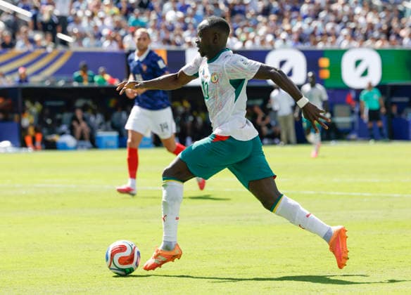 Senegal s Sadio Mane (10) controls the ball against France in the first half of their FIFA World Cup, WM, Weltmeisterschaft, Fussball match at MetLife Stadium in East Rutherford, New Jersey, on Tuesday, June 16, 2026.  NYP20260616928 JOHNxANGELILLO