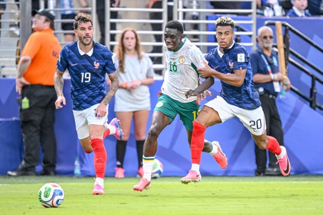 ThÃ o Hernandez (France), Ismaila Sarr (Senegal) and Desire Doue (France) battle for the ball during the FIFA World Cup, WM, Weltmeisterschaft, Fussball 2026 Group I match between France and Senegal at New York New Jersey Stadium on June 16, 2026 in East Rutherford, United States. (Photo by Harry Langer DeFodi Images) -