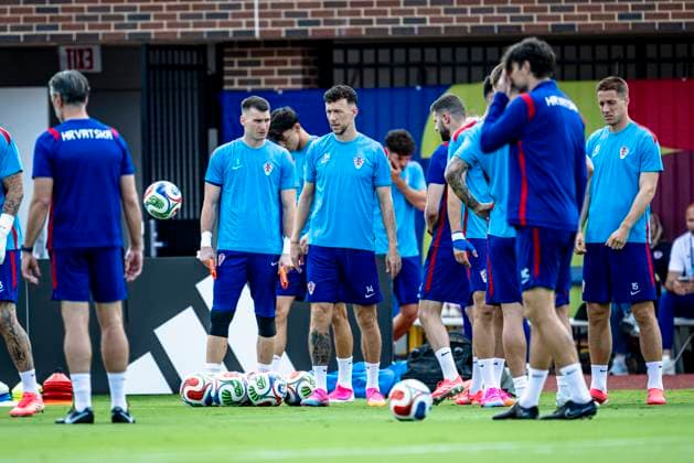 DALLAS - (lr) Croatia goalkeeper Dominik Livakovic and Ivan Perisic during the 2026 World Cup, Croatia training at Washburne Soccer and Track Stadium on June 16, 2026 in Dallas, United States. (Photo by Stefan Koops EYE4IMAGES DeFodi Images) -