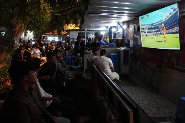 Iraqi fans gather in Baghdad to support their national team, Nationalteam BAGHDAD, IRAQ - JUNE 16: Large screens are set up at cafes and restaurants , while supporters wearing national team jerseys and carrying Iraqi flags gathered in the streets to show their support for the team. in Baghdad, Iraq on June 16, 2026. Excitement is building across Iraq ahead of the national team s crucial match at the 2026 FIFA World Cup, WM, Weltmeisterschaft, Fussball Murtadha AL-Sudani Anadolu Baghdad Iraq. Editorial use only. Please get in touch for any other usage.  Copyright: x2026xAnadoluxMurtadhaxAL-Sudanix