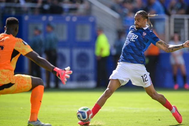Fußball, WM 2026, 20260616, Frankreich - Senegal. Im Bild Tor 2:0, v.l. Torwart Edouard MENDY (Senegal, 16), Torschütze Bradley BARCOLA (Frankreich, 12). East Rutherford New-York-New-Jersey-Stadion New Jersey Vereinigte Staaten von Amerika