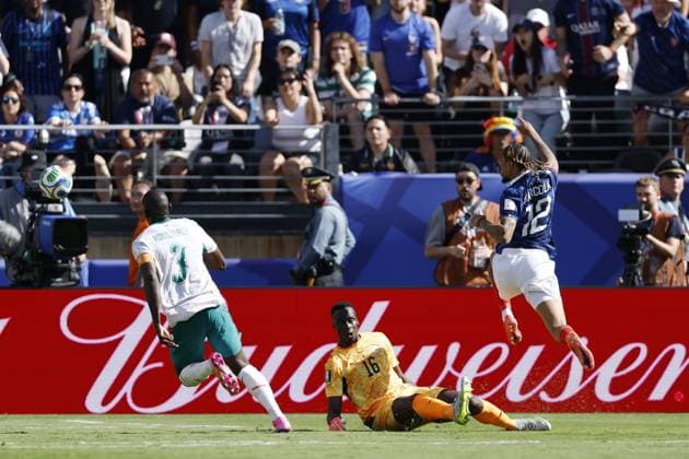 NEW JERSEY - (LR) Kalidou Koulibaly of Senegal, Senegal goalkeeper Edouard Mendy, Bradley Barcola of France scores the 2-0 during the 2026 FIFA World Cup, WM, Weltmeisterschaft, Fussball Group I match between France and Senegal at the New Jersey Stadium on June 16, 2026, in New Jersey, United States. MAURICE VAN STEEN ANP FIFA World Cup 2026 2026 xVIxANPxSportx xMauricexvanxSteenxIVx 561193819 originalFilename: 561193819.jpg