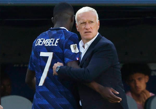 France head coach Didier Deschamps congratulates Ousmane Dembele as he is taken out of the game against Senegal in the second half of their FIFA World Cup, WM, Weltmeisterschaft, Fussball match at MetLife Stadium in East Rutherford, New Jersey, on Tuesday, June 16, 2026.  NYP20260616953 JOHNxANGELILLO
