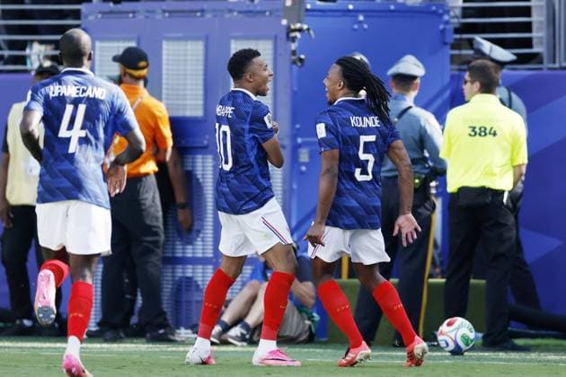 NEW JERSEY - Kylian Mbappe of France and Jules Kounde of France celebrate the 3-1 during the 2026 FIFA World Cup, WM, Weltmeisterschaft, Fussball Group I match between France and Senegal at the New Jersey Stadium on June 16, 2026, in New Jersey, United States. MAURICE VAN STEEN ANP FIFA World Cup 2026 2026 xVIxANPxSportx xMauricexvanxSteenxIVx 561194387 originalFilename: 561194387.jpg