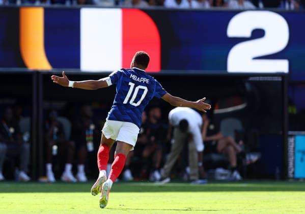New Jersey, USA, 16th June 2026. Kylian Mbappe of France celebrates scoring his sides third goal during the France vs Senegal FIFA World Cup, WM, Weltmeisterschaft, Fussball match at Metlife Stadium, New Jersey. Picture credit should read: Paul Terry Sportimage EDITORIAL USE ONLY. No use with unauthorised audio, video, data, fixture lists, club league logos or live services. Online in-match use limited to 120 images, no video emulation. No use in betting, games or single club league player publications. SPI_077_PT_France_Senegal SPI-4837-0077