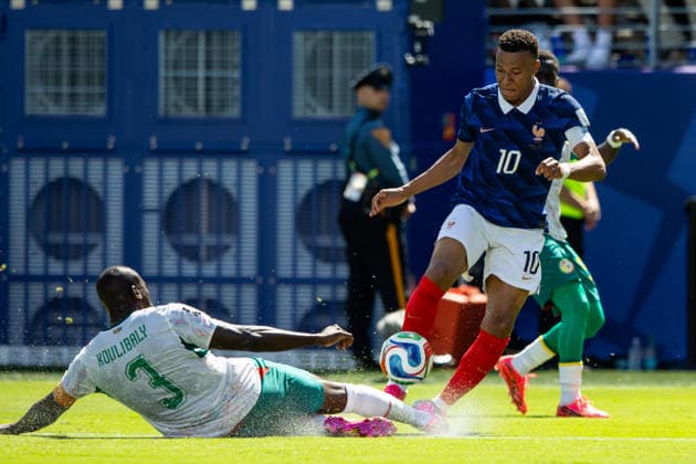 EAST RUTHERFORD, NEW JERSEY - JUNE 16: Kalidou Koulibaly of Senegal and Kylian Mbappe of France battle for possession during the FIFA World Cup, WM, Weltmeisterschaft, Fussball 2026 Group I match between France and Senegal at New York New Jersey Stadium on June 16, 2026 in East Rutherford, New Jersey.  Copyright: xMBxMediax