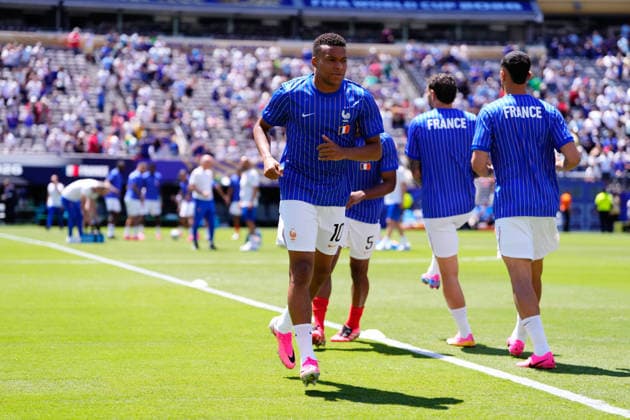 France v Senegal: Group I - FIFA World Cup, WM, Weltmeisterschaft, Fussball 2026 Kylian Mbappe of France warms up during the FIFA World Cup 2026 Group I match between France and Senegal at New York New Jersey Stadium on June 16, 2026 in East Rutherford, New Jersey. East Rutherford NJ United States  Copyright: xJosexBretonx originalFilename:bretonhernandez-francevs260616_npFWR.jpg