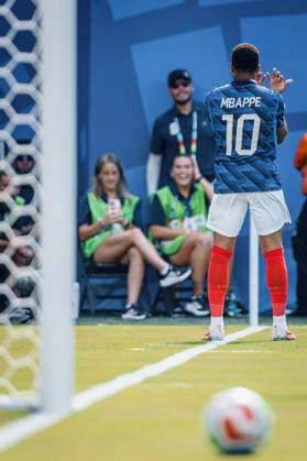 France vs Senegal NOVA JERSEY, NJ - 16.06.2026: FRANCE VS SENEGAL - Kylian MBAPPE of France celebrates after scoring a goal during the match between France and Senegal, valid for the first round of the group stage of the 2026 World Cup, held at MetLife Stadium in New Jersey, United States. (Photo: Marcelo Machado de Melo Fotoarena) x2963318x  MarceloxMachadoxdexMelo