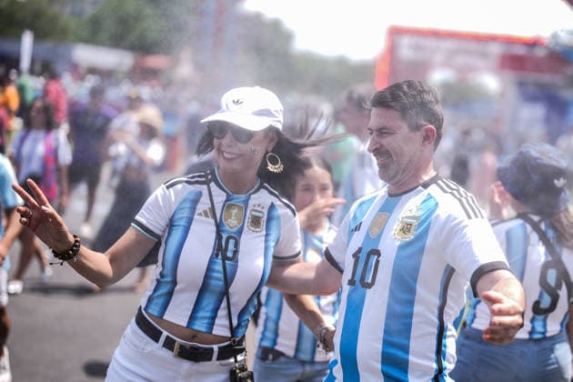 Argentina fans gather in Kansas City ahead of Algeria match KANSAS CITY, UNITED STATES - JUNE 16: Fans gather in downtown Kansas City ahead of the 2026 FIFA World Cup, WM, Weltmeisterschaft, Fussball Group J match between Argentina and Algeria in Kansas City, United States, on June 16, 2026. Hakan Akgün Anadolu Kansas City United States. Editorial use only. Please get in touch for any other usage.  Copyright: x2026xAnadoluxHakanxAkgünx