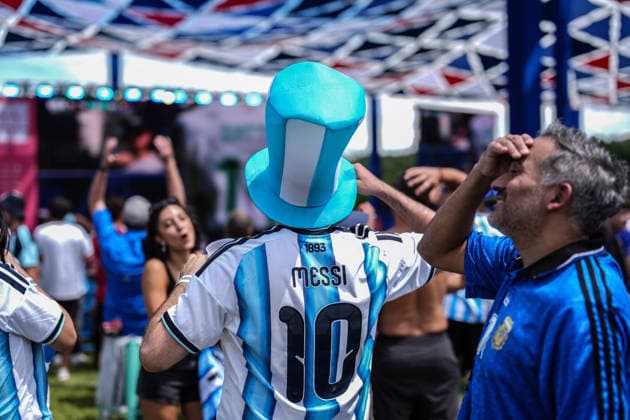Argentina fans gather in Kansas City ahead of Algeria match KANSAS CITY, UNITED STATES - JUNE 16: Fans gather in downtown Kansas City ahead of the 2026 FIFA World Cup, WM, Weltmeisterschaft, Fussball Group J match between Argentina and Algeria in Kansas City, United States, on June 16, 2026. Hakan Akgün Anadolu Kansas City United States. Editorial use only. Please get in touch for any other usage.  Copyright: x2026xAnadoluxHakanxAkgünx