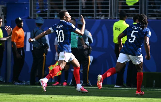 Fussball, Länderspiel, Herren, FIFA World Cup, WM, Weltmeisterschaft, Fussball 2026, Fussball-Weltmeisterschaft, USA, Gruppe I, MetLife Stadium New Jersey: Frankreich - Senegal 3:1; Jubel Kylian Mbappe (FRA) nach seinem Tor zum 3:1. Jubel, Freude, Aktion.