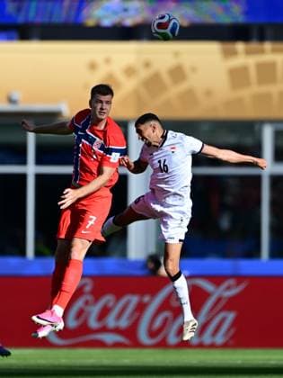 Iraq v Norway - FIFA World Cup, WM, Weltmeisterschaft, Fussball 2026 - Group I FOXBOROUGH, UNITED STATES - JUNE 16: Amir al-Ammari (16) of Iraq in action against Alexander Sorloth (7) of Norway 2026 FIFA World Cup First Stage Group I match between Iraq and Norway at Gillette Stadium (Boston Stadium) in Foxborough, Massachusetts, United States on June 16, 2026. Abdulhamid Hosbas Anadolu Massachusetts United States. Editorial use only. Please get in touch for any other usage.  Copyright: x2026xAnadoluxAbdulhamidxHosbasx