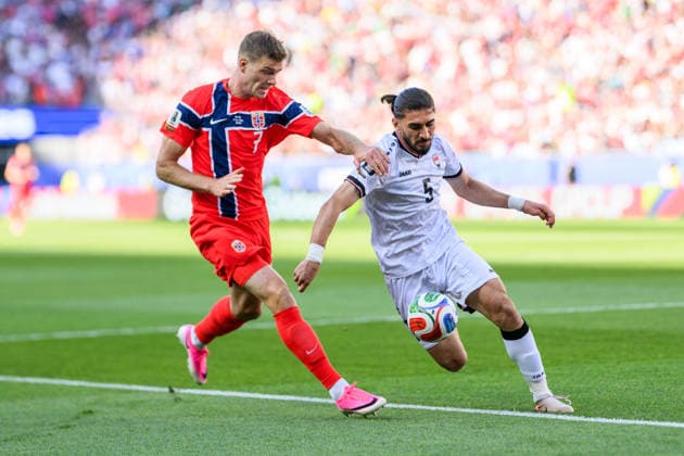 260616 Alexander Sorloth of Norway and Akam Hashim Rahman of Iraq during the FIFA World Cup, WM, Weltmeisterschaft, Fussball 2026 group stage football match between Iraq and Norway on June 16, 2026 in Foxborough. Photo: Vegard Grott BILDBYRAN kod VG VG0955 bbeng fotboll football soccer fotball vm fotbolls-vm fotball-vm fotbolls-vm 2026 fifa world cup 2026 norge norway iraq irak