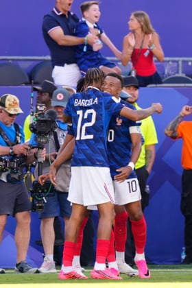 France v Senegal: Group I - FIFA World Cup, WM, Weltmeisterschaft, Fussball 2026 Kylian Mbappe of France celebrates a goal with teammates during the FIFA World Cup 2026 Group I match between France and Senegal at New York New Jersey Stadium on June 16, 2026 in East Rutherford, New Jersey. East Rutherford NJ United States  Copyright: xJosexBretonx originalFilename:bretonhernandez-francevs260616_npsj3.jpg