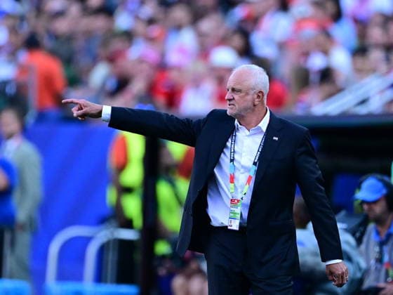 Iraq v Norway - FIFA World Cup, WM, Weltmeisterschaft, Fussball 2026 - Group I FOXBOROUGH, UNITED STATES - JUNE 16: Graham Arnold, head coach of Iraq gives tactics during the 2026 FIFA World Cup First Stage Group I match between Iraq and Norway at Gillette Stadium (Boston Stadium) in Foxborough, Massachusetts, United States on June 16, 2026. Abdulhamid Hosbas Anadolu Massachusetts United States. Editorial use only. Please get in touch for any other usage.  Copyright: x2026xAnadoluxAbdulhamidxHosbasx