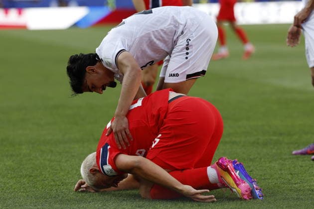 FIFA World Cup, WM, Weltmeisterschaft, Fussball 2026 - Group I - Iraq vs Norway Merchas Doski of Iraq (top) checks on Julian Ryerson of Norway during the FIFA World Cup 2026 group stage match Iraq against Norway, in Boston, Massachusetts, USA, 16 June 2026. Foxborough United States  Copyright: xGREGxM.xCOOPERx