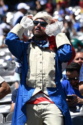 une 16, 2026, East Rutherford, New Jersey, USA: A Fan of the French team shows their support as France plays Senegal in a FIFA World Cup, WM, Weltmeisterschaft, Fussball match at MetLife Stadium. World Cup 2026: Group I: France 3:1 Senegal  - ZUMAa301 20260616_aaf_a301_004 Copyright: xBrooksxVonxArxx