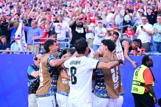 Iraq v Norway - FIFA World Cup, WM, Weltmeisterschaft, Fussball 2026 - Group I FOXBOROUGH, UNITED STATES - JUNE 16: Aymen Hussein (18) of Iraq celebrates with teammates after scoring a goal during the 2026 FIFA World Cup First Stage Group I match between Iraq and Norway at Gillette Stadium (Boston Stadium) in Foxborough, Massachusetts, United States on June 16, 2026. Abdulhamid Hosbas Anadolu Massachusetts United States. Editorial use only. Please get in touch for any other usage.  Copyright: x2026xAnadoluxAbdulhamidxHosbasx