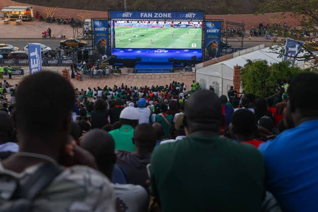 Senegal fans watch team s World Cup debut on giant screen DAKAR, SENEGAL - JUNE 16: Senegal fans watch their national team, Nationalteam s 2026 FIFA World Cup, WM, Weltmeisterschaft, Fussball Group I match against France on a giant screen set up at the African Renaissance Monument in Dakar, Senegal, on June 16, 2026. Hundreds of supporters gathered at the square ahead of kickoff, waving Senegalese flags and wearing national team jerseys as they followed the match. Cem Ozdel Anadolu Dakar Senegal. Editorial use only. Please get in touch for any other usage.  Copyright: x2026xAnadoluxCemxOzdelx