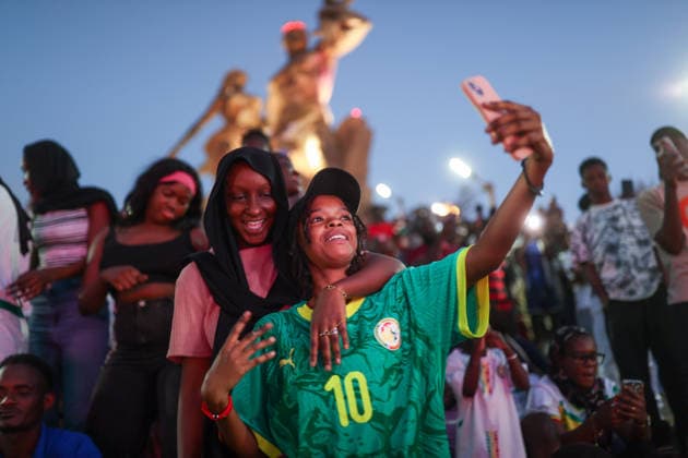 Senegal fans watch team s World Cup debut on giant screen DAKAR, SENEGAL - JUNE 16: Senegal fans watch their national team, Nationalteam s 2026 FIFA World Cup, WM, Weltmeisterschaft, Fussball Group I match against France on a giant screen set up at the African Renaissance Monument in Dakar, Senegal, on June 16, 2026. Hundreds of supporters gathered at the square ahead of kickoff, waving Senegalese flags and wearing national team jerseys as they followed the match. Cem Ozdel Anadolu Dakar Senegal. Editorial use only. Please get in touch for any other usage.  Copyright: x2026xAnadoluxCemxOzdelx
