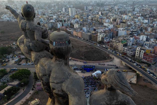 Senegal fans watch team s World Cup debut on giant screen DAKAR, SENEGAL - JUNE 16: Senegal fans watch their national team, Nationalteam s 2026 FIFA World Cup, WM, Weltmeisterschaft, Fussball Group I match against France on a giant screen set up at the African Renaissance Monument in Dakar, Senegal, on June 16, 2026. Hundreds of supporters gathered at the square ahead of kickoff, waving Senegalese flags and wearing national team jerseys as they followed the match. Cem Ozdel Anadolu Dakar Senegal. Editorial use only. Please get in touch for any other usage.  Copyright: x2026xAnadoluxCemxOzdelx