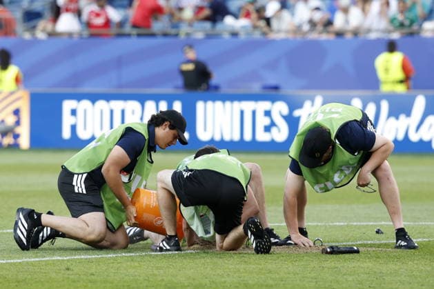 FIFA World Cup, WM, Weltmeisterschaft, Fussball 2026 - Group I - Iraq vs Norway Stadium personnel fix a burst sprinkler at half time during the FIFA World Cup 2026 group stage match Iraq against Norway, in Boston, Massachusetts, USA, 16 June 2026. BOSTON United States  Copyright: xGREGxM.xCOOPERx