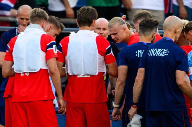 260616 Head coach Stale Solbakken and Erling Braut Haaland of Norway during a hydration break during the FIFA World Cup, WM, Weltmeisterschaft, Fussball 2026 group stage football match between Iraq and Norway on June 16, 2026 in Foxborough. Photo: Jon Olav Nesvold BILDBYRAN COP 217 VG0955 bbeng fotboll football soccer fotball vm fotbolls-vm fotball-vm fotbolls-vm 2026 fifa world cup 2026 norge norway iraq irak