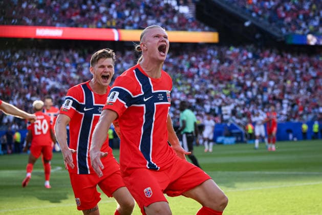 Fussball FIFA WM 2026 Vorrunde Gruppe I in Boston Norwegen - Irak 16.06.2026 JUBEL Norwegen; Torschuetz zum 0-1 Erling Haaland (re) mit David Moeller Wolfe (li)