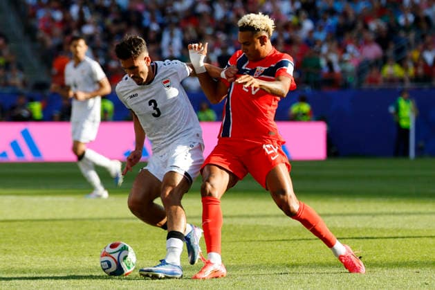 Iraq defender Hussein Ali, left and Norway midfielder Antonio Nusa right, in action during the first half of their FIFA World Cup, WM, Weltmeisterschaft, Fussball match at Gillette Stadium in Foxborough, Massachusetts, on Tuesday, June 16, 2026.  BOP20260616008 CJxGUNTHER