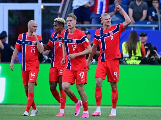 Iraq v Norway - FIFA World Cup, WM, Weltmeisterschaft, Fussball 2026 - Group I FOXBOROUGH, UNITED STATES - JUNE 16: Erling Haaland (9) of Norway celebrates with teammates after scoring a goal during the 2026 FIFA World Cup First Stage Group I match between Iraq and Norway at Gillette Stadium (Boston Stadium) in Foxborough, Massachusetts, United States on June 16, 2026. Abdulhamid Hosbas Anadolu Massachusetts United States. Editorial use only. Please get in touch for any other usage.  Copyright: x2026xAnadoluxAbdulhamidxHosbasx