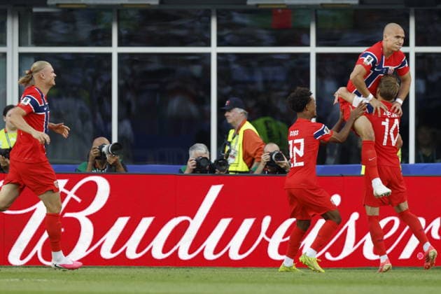 FIFA World Cup, WM, Weltmeisterschaft, Fussball 2026 - Group I - Iraq vs Norway Leo Ostigard (R) of Norway celebrates with his teammates after scoring the 1-3 goal during the FIFA World Cup 2026 group stage match Iraq against Norway, in Boston, USA, 16 June 2026. BOSTON United States  Copyright: xGREGxM.xCOOPERx